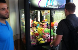 branson_claw_game