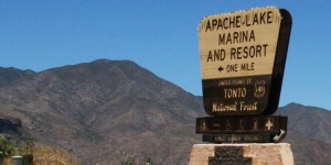apache_lake_marina_sign